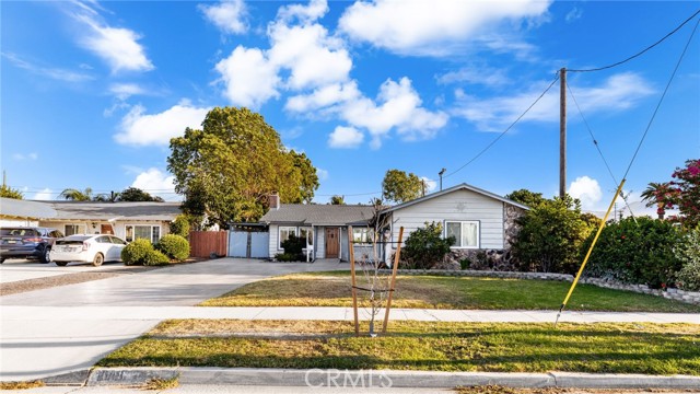 Detail Gallery Image 3 of 27 For 1048 Bluecrest St, Corona,  CA 92882 - 3 Beds | 2 Baths
