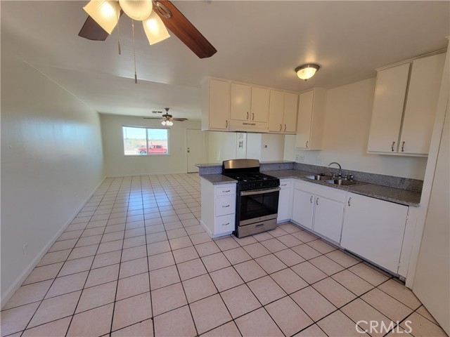 Detail Gallery Image 3 of 9 For 16001 Green Hill #1,  Victorville,  CA 92394 - 2 Beds | 1 Baths
