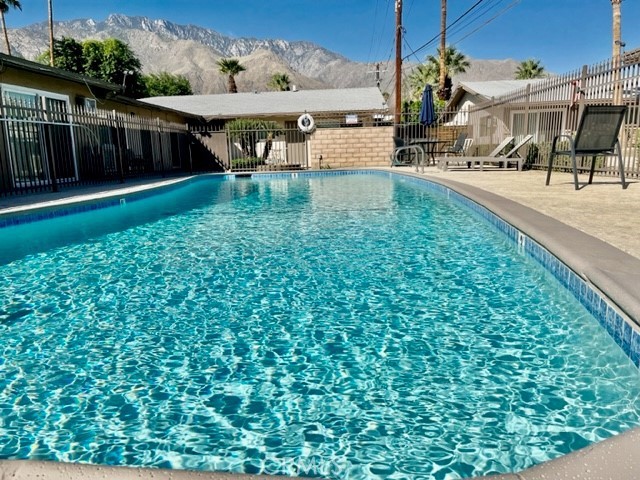 Detail Gallery Image 12 of 12 For 685 E Vista Chino #1,  Palm Springs,  CA 92262 - 3 Beds | 2 Baths