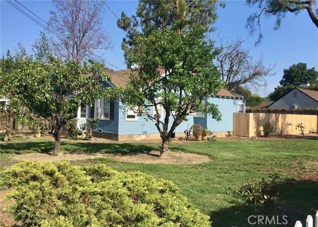 11958 Sarah Street, Valley Village CA: https://media.crmls.org/medias/3ab27e94-6a5b-4737-bbab-19f97b176ff4.jpg