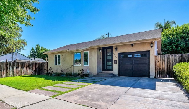 Detail Gallery Image 2 of 34 For 5948 Hesperia Ave, Encino,  CA 91316 - 3 Beds | 2/1 Baths