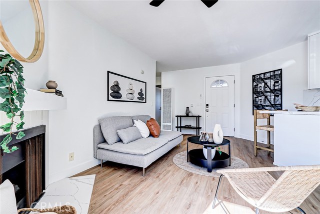 Detail Gallery Image 2 of 18 For 4701 E Anaheim St #204,  Long Beach,  CA 90804 - 2 Beds | 1 Baths