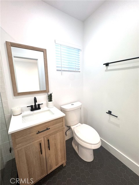 Detail Gallery Image 25 of 27 For 4800 Brewster Dr, Tarzana,  CA 91356 - 4 Beds | 4 Baths