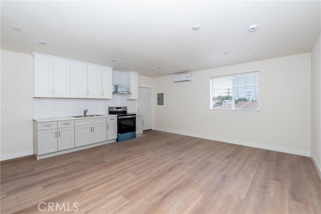 1038 E 53rd Street, Los Angeles CA: https://media.crmls.org/medias/3ab4a023-f338-4221-9780-b83594e5ecce.jpg
