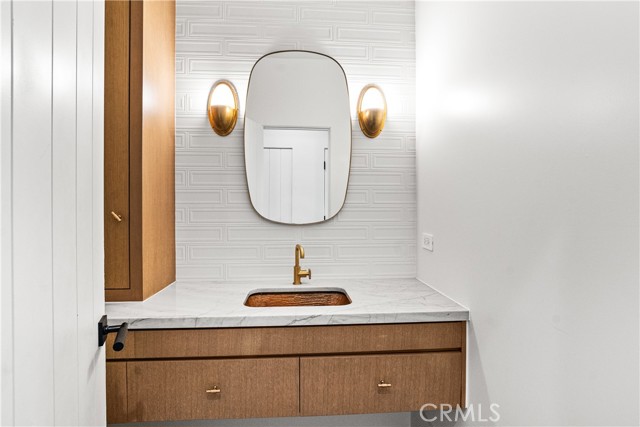 Detail Gallery Image 9 of 36 For 211 Topaz Ave, Newport Beach,  CA 92662 - 3 Beds | 3/1 Baths
