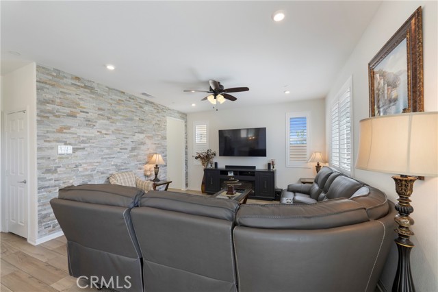 Detail Gallery Image 32 of 61 For 962 Helena, Lake Elsinore,  CA 92530 - 3 Beds | 2/1 Baths