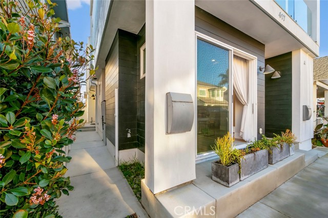 417 E Bay, Newport Beach CA: https://media.crmls.org/medias/3ab5d0ef-31b5-4a4d-967e-f7409de62e4d.jpg