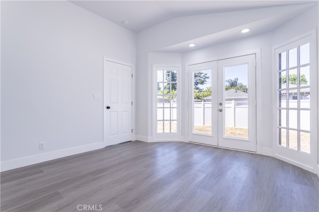 https://media.crmls.org/medias/3ab62fdf-4dab-4595-95c8-8b3596d92b14.jpg?preset=X-Large