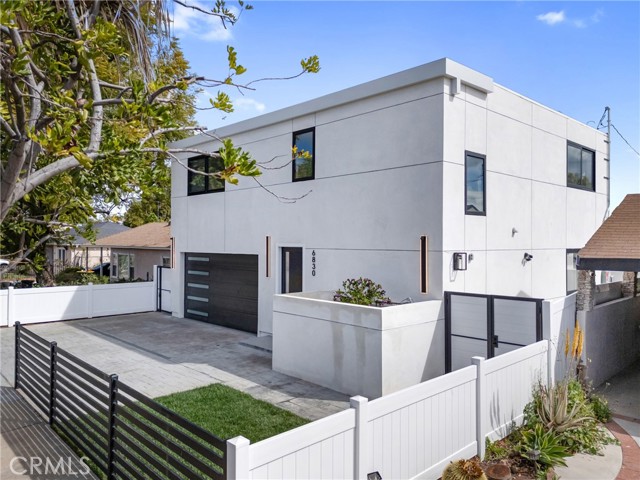 Detail Gallery Image 2 of 19 For 6830 N Lubao Ave, Winnetka,  CA 91306 - 5 Beds | 6 Baths