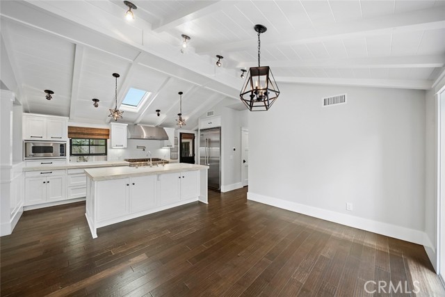 411 Poplar Street, Laguna Beach CA: https://media.crmls.org/medias/3ab975ff-dbce-455f-b226-a98a2dad9751.jpg