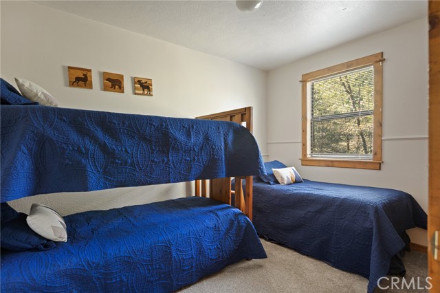33133 Ridge Road, Arrowbear CA: https://media.crmls.org/medias/3abb3454-437b-495b-9392-875c7ffeefdf.jpg