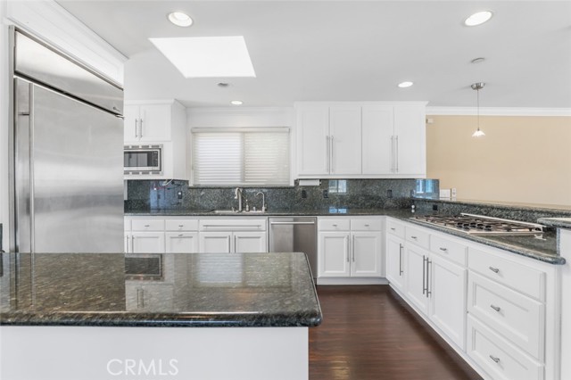 209 Crest Drive, Manhattan Beach CA: https://media.crmls.org/medias/3abb7d71-02d7-45d1-a662-d2e6aa257425.jpg
