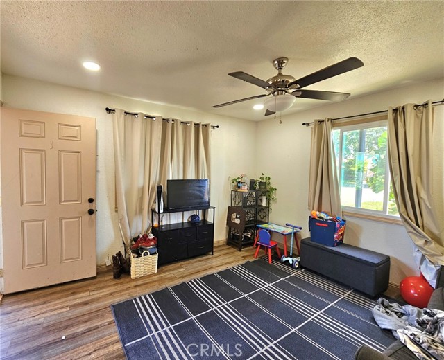 128 Park Street, Madera CA: https://media.crmls.org/medias/3abb96ee-d3e5-4e3d-ad6c-31c08435bb52.jpg