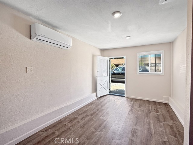 Detail Gallery Image 3 of 12 For 9250 Olive St #C,  Fontana,  CA 92335 - 1 Beds | 1 Baths