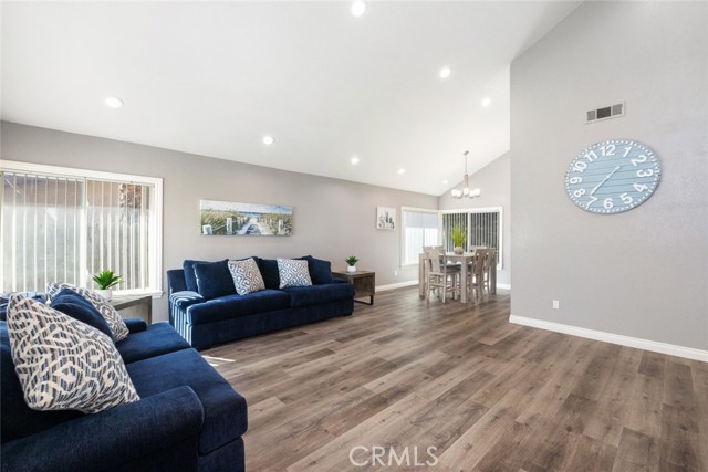 Detail Gallery Image 12 of 47 For 974 Nottingham, Corona,  CA 92880 - 4 Beds | 2/1 Baths