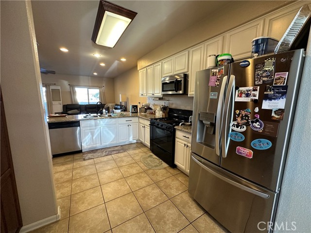 Detail Gallery Image 14 of 63 For 14193 Jicarilla Rd #302,  Apple Valley,  CA 92307 - 3 Beds | 2/1 Baths