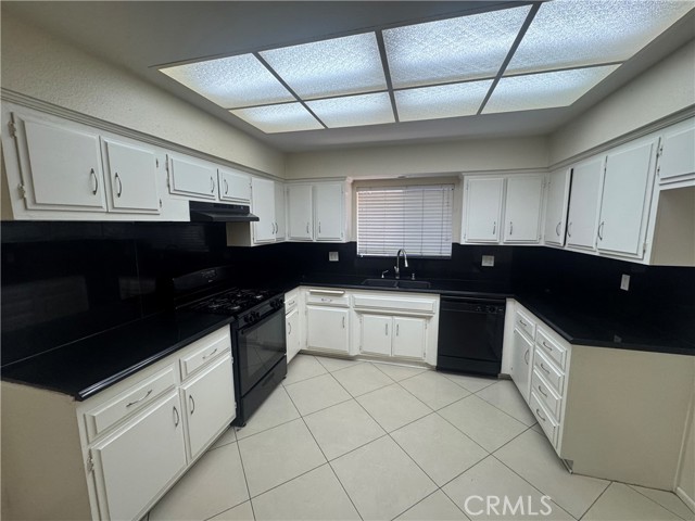 873 Kristin Lane, Hemet CA: https://media.crmls.org/medias/3abf9dd8-cda0-4aeb-99c3-e131b81594ba.jpg