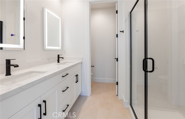 150 Bridle Drive, Burbank CA: https://media.crmls.org/medias/3ac08e71-cbe6-4096-84b6-a9ded9be09bf.jpg