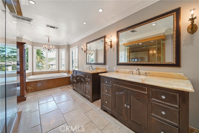 Detail Gallery Image 27 of 57 For 24762 Calvert St, Woodland Hills,  CA 91367 - 4 Beds | 4 Baths