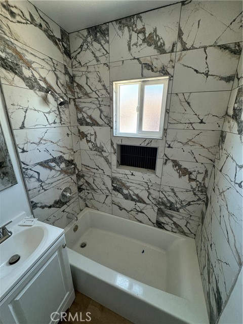 Detail Gallery Image 4 of 5 For 924 E Lanzit, Los Angeles,  CA 90059 - 1 Beds | 1 Baths