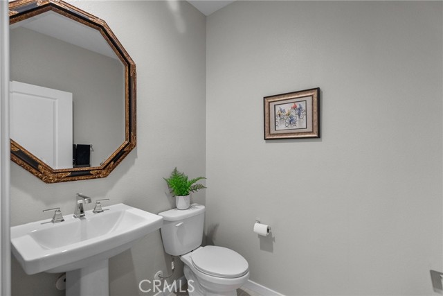 Detail Gallery Image 4 of 35 For 25124 Limetree Ln, Canyon Country,  CA 91387 - 2 Beds | 2/1 Baths