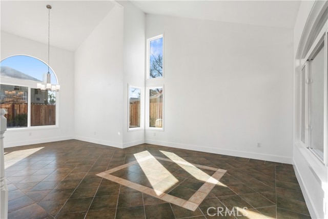 Detail Gallery Image 35 of 46 For 6107 Cartagena Ave, Bakersfield,  CA 93313 - 4 Beds | 3 Baths