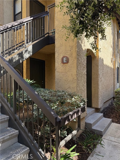 Detail Gallery Image 2 of 24 For 25651 Unit E Indian Hill Ln, Laguna Hills,  CA 92653 - 2 Beds | 2 Baths