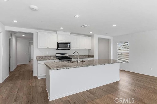 Detail Gallery Image 4 of 30 For 28341 Digger, Menifee,  CA 92585 - 4 Beds | 2 Baths