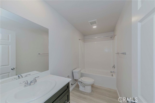 1202 Clipper Lane, Harbor City CA: https://media.crmls.org/medias/3ac55820-b8f5-49ca-aa76-a4f0713048e4.jpg