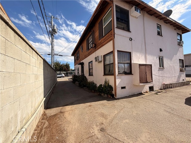 Detail Gallery Image 4 of 5 For 10429 Mcvine Ave, Sunland,  CA 91040 - – Beds | – Baths