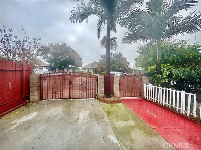 Detail Gallery Image 3 of 37 For 2129 30th W 30th, Los Angeles,  CA 90018 - 4 Beds | 1 Baths