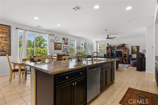 12200 White Rapids Way, Bakersfield CA: https://media.crmls.org/medias/3ac7ba23-e55c-4a9f-9ad8-b2bf5820f658.jpg