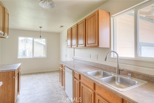 Detail Gallery Image 4 of 21 For 780 Yuba Ave, Oroville,  CA 95965 - 3 Beds | 2 Baths