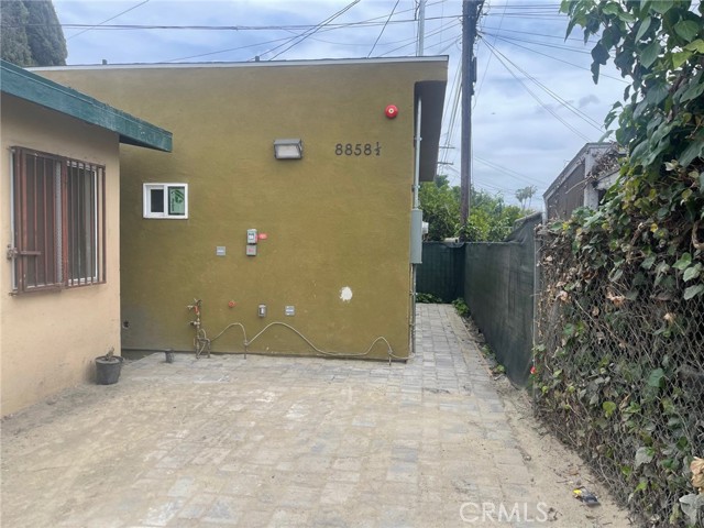 8854 Wall Street, Los Angeles CA: https://media.crmls.org/medias/3ac800be-9ecc-414b-b63a-d64b15f9c3a8.jpg