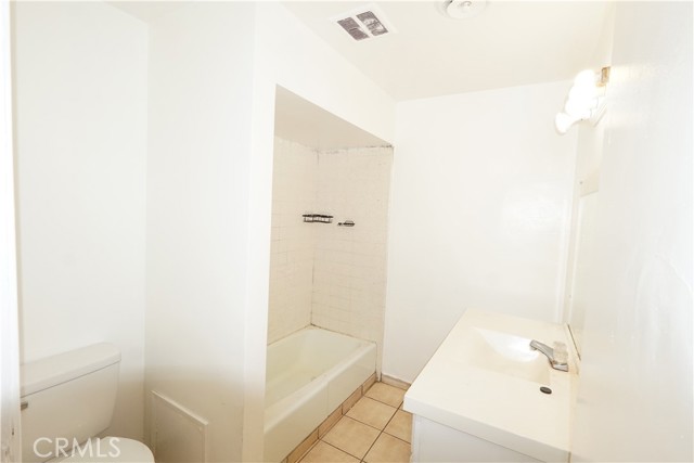 1108 Monterey Street, Bakersfield CA: https://media.crmls.org/medias/3ac84da3-7dfb-4c42-a141-332a78a39aa9.jpg