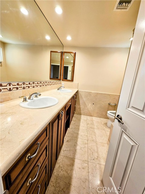 Detail Gallery Image 21 of 30 For 18521 Calle Vista Cir, Porter Ranch,  CA 91326 - 5 Beds | 4 Baths