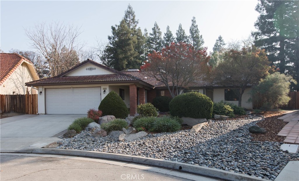 1595 E Everglade Avenue