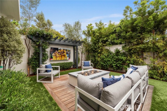 652 26th Street, Manhattan Beach, California 90266, 5 Bedrooms Bedrooms, ,2 BathroomsBathrooms,Residential,Sold,26th,SB21213872