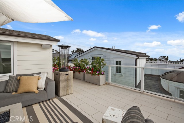 720 Poinsettia Ave, Corona del Mar CA: https://media.crmls.org/medias/3ac9bc1e-70fc-4f5e-a8f9-eff5c143a4cd.jpg