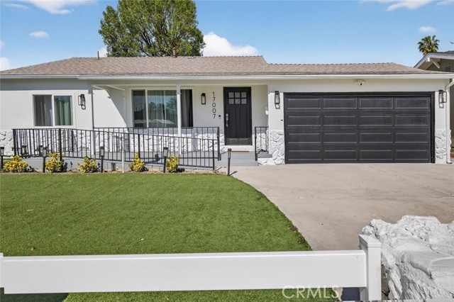 Detail Gallery Image 2 of 33 For 17007 Bassett St, Van Nuys,  CA 91406 - 4 Beds | 2 Baths