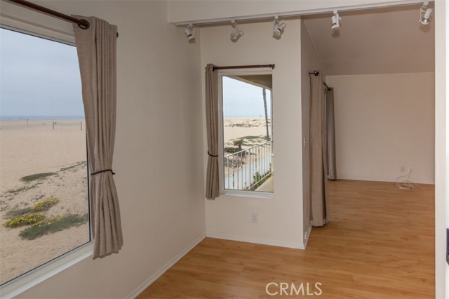 Detail Gallery Image 17 of 31 For 418 E Oceanfront, Newport Beach,  CA 92661 - 2 Beds | 2/1 Baths