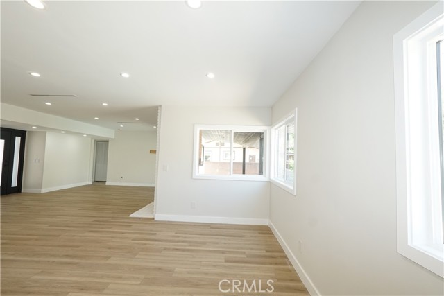 10345 Blucher Avenue, Granada Hills CA: https://media.crmls.org/medias/3acb4f94-5027-486f-9401-5c66491ac5cd.jpg