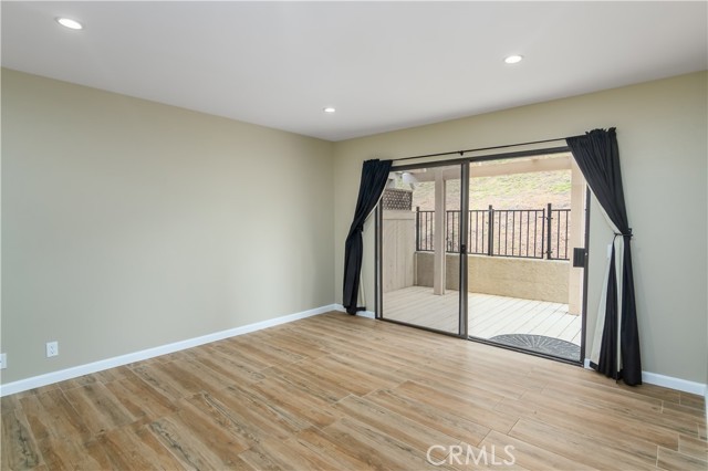 661 La Corona Court, Oak Park CA: https://media.crmls.org/medias/3accc5be-a93c-4186-9380-654cdb9d1d8f.jpg