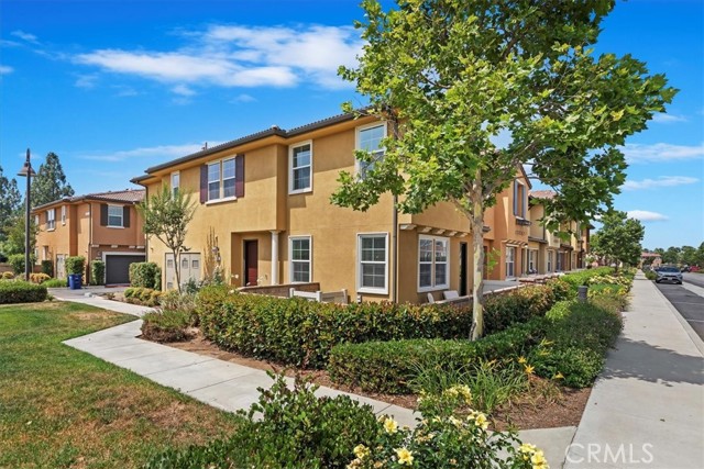 2932 Via Fiano, Ontario CA: https://media.crmls.org/medias/3ace72c5-de11-4274-925b-d84e67c715e3.jpg