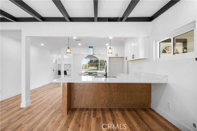 424 E Victoria Street, Rialto CA: https://media.crmls.org/medias/3acf00f7-69f9-41ec-b19a-52862d5a016a.jpg
