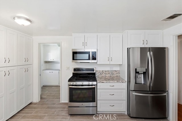 Detail Gallery Image 9 of 52 For 1614 Catalina Ave, Santa Ana,  CA 92705 - 3 Beds | 2 Baths