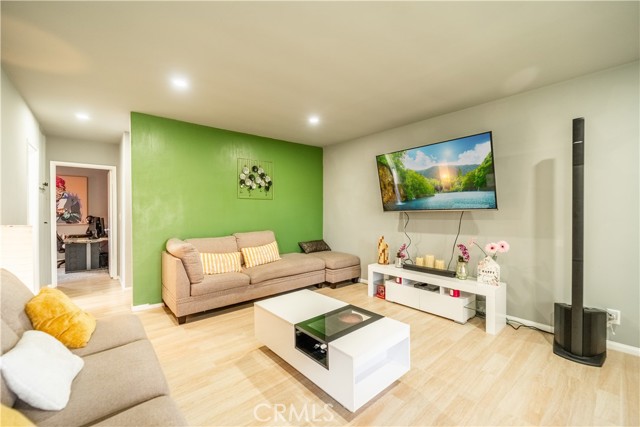 Detail Gallery Image 5 of 29 For 12921 Cook St, Los Angeles,  CA 90061 - 3 Beds | 1 Baths
