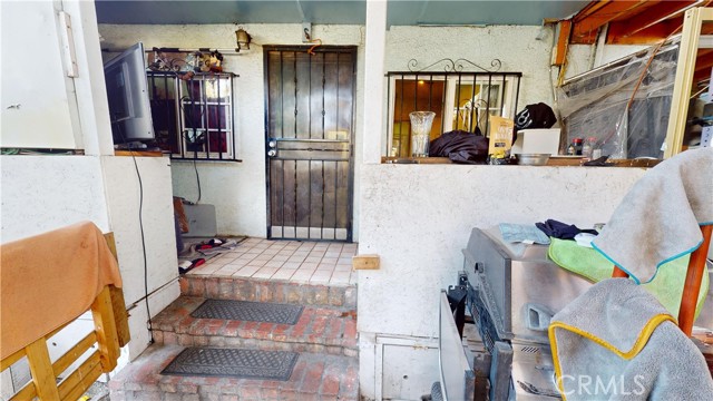 1726 E 47th Street, Los Angeles CA: https://media.crmls.org/medias/3ad11123-69f8-4e6b-9a15-fdf08519a2be.jpg