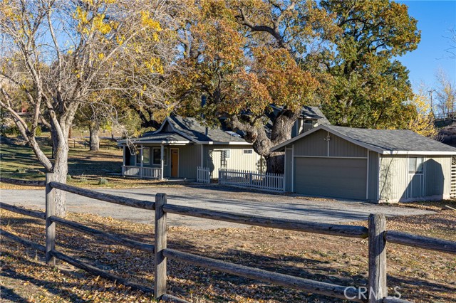 Detail Gallery Image 6 of 41 For 27900 Bear Valley Rd, Tehachapi,  CA 93561 - 3 Beds | 2/1 Baths