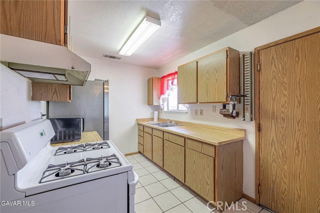 8119 Walpole Avenue, California City CA: https://media.crmls.org/medias/3ad2c037-a948-4228-9f60-47d4aafbc8f9.jpg